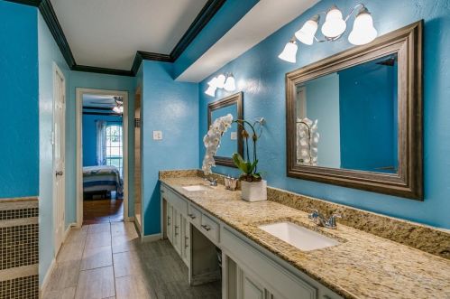 1726 Southampton Dr, Carrollton TX 75007-2623 exterior