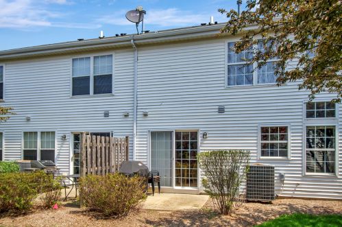 535 Lancaster C, Pingree Grove IL  60140-9156 exterior