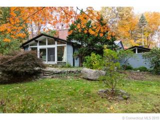 250 Dromara Rd, Guilford, CT 06437-2301