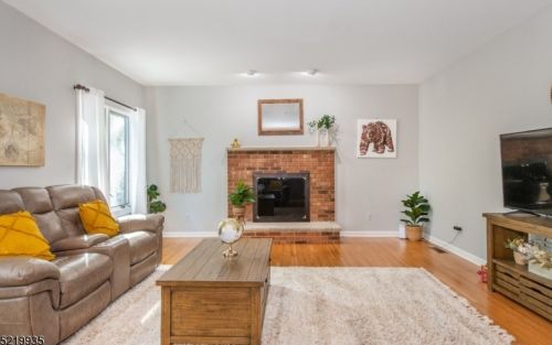 31 Drake Ct, Dover NJ  07869-4851 exterior