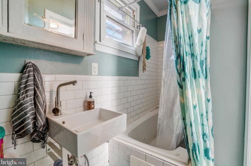 437 44 St, Philadelphia PA 19104-2910 exterior