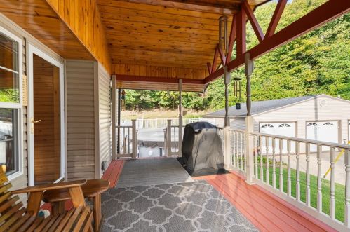 1190 Mckee Rd, Noblestown, PA 15071-3204