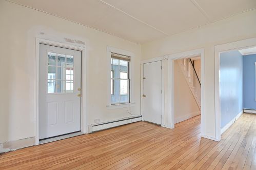 15 Peabody St, Tilton, NH 03276-5406