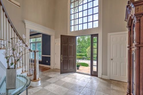12 Kensington Ct, Warren, NJ 07059-5057