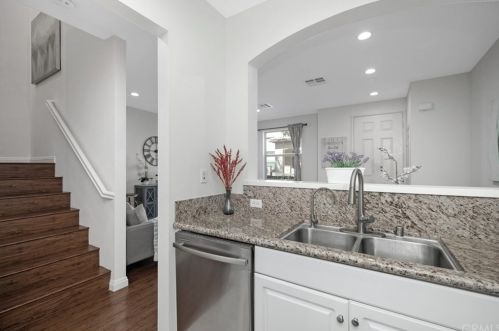 126 Hedge Bloom, Irvine CA  92618-1517 exterior