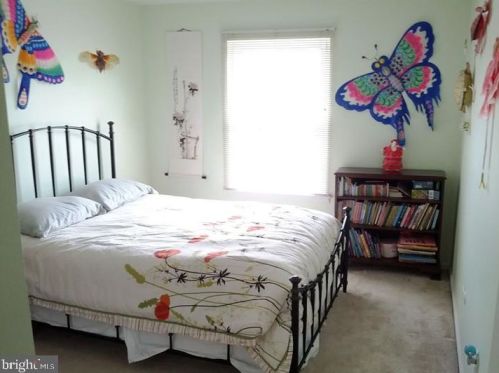 12 Catbird Ct, Trenton NJ 08648-2045 exterior