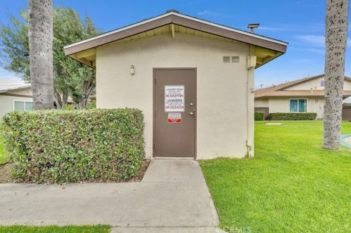 9166 Cerritos Ave, Anaheim CA  92804-5873 exterior