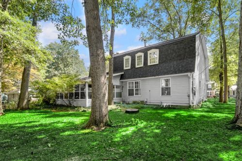303 Powderhorn Dr, Valpo, IN 46383-1825