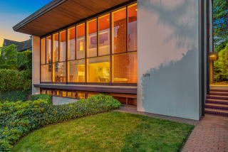 3379 47th Ave, Seattle, WA 98105-5326