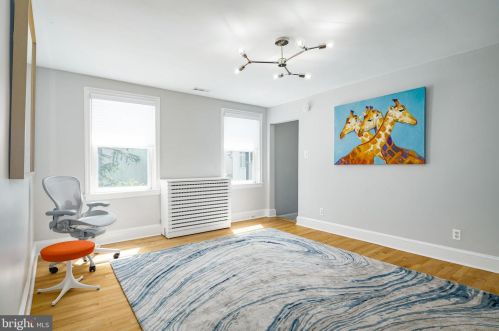 279 5 St, Philadelphia PA 19106-3715 exterior