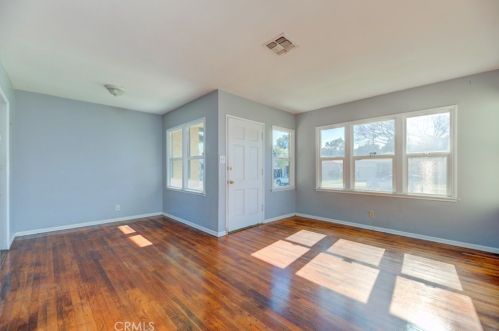 5525 124th St, Hawthorne, CA 90250-3447