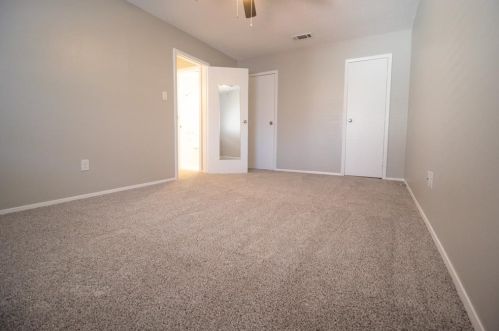 2024 Clubview Dr, Carrollton TX 75006-1704 exterior