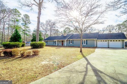 102 Chimney Pl, Warner Robins GA  31088-6523 exterior