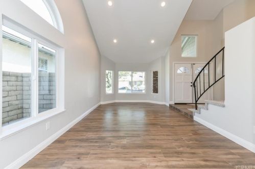 8 Henry, Irvine CA  92620-3256 exterior