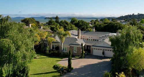 35 Chapel Cove Dr, San Rafael, CA 94901-1547