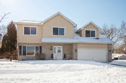 489 Polo Club Dr, Glendale Heights, IL 60139-2588