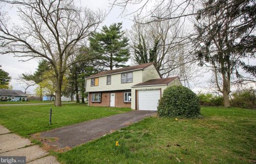 73 Manor Ln, Willingboro, NJ 08046-3138