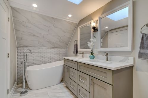 284 Middaugh Rd, Willowbrook IL  60514-1065 exterior