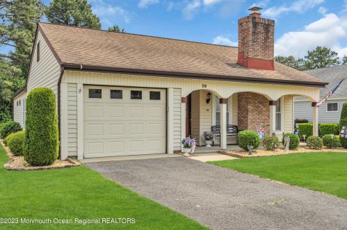28 Flintshire Ter, Lakehurst, NJ 08759-6812