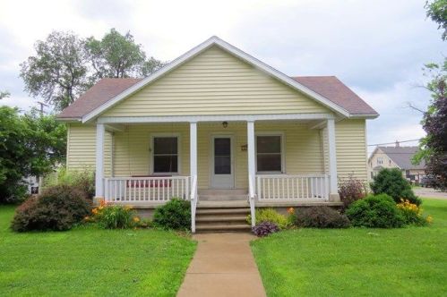 130 John St, Wing, IL 61741-9621