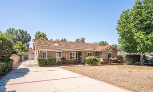 320 Virginia Ave, Glendora, CA 91741-2107