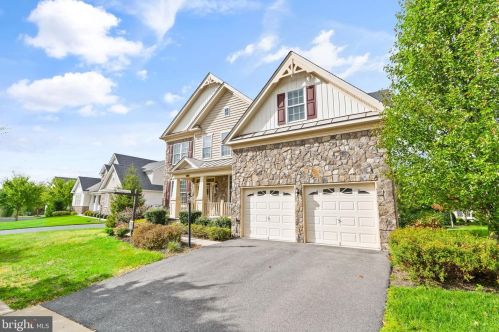 15405 Admiral Baker Cir, Haymarket, VA 20169-8184