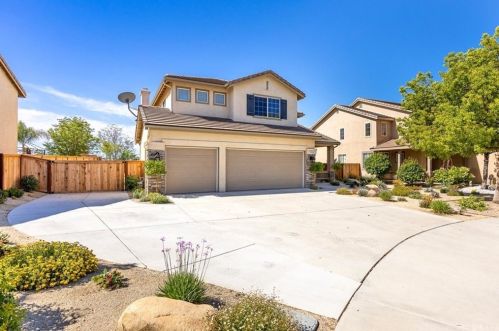 35832 Camelot Cir, Wildomar, CA 92595-7736