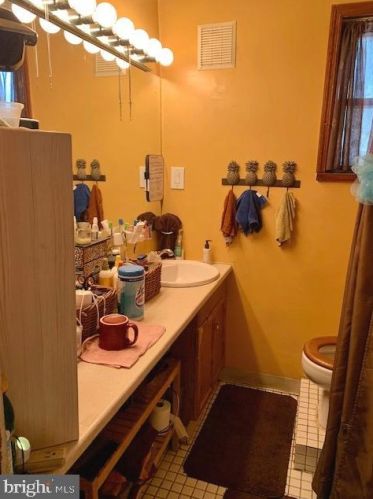 2255 37 St, Camden NJ 08110-2211 exterior