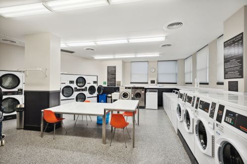 2626 Lakeview Ave, Chicago IL  60614-1809 exterior