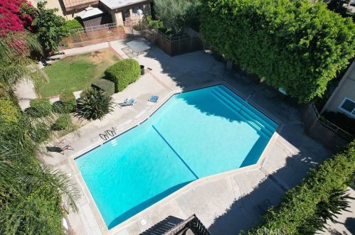 7321 Lennox Ave, Van Nuys CA  91405-2342 exterior