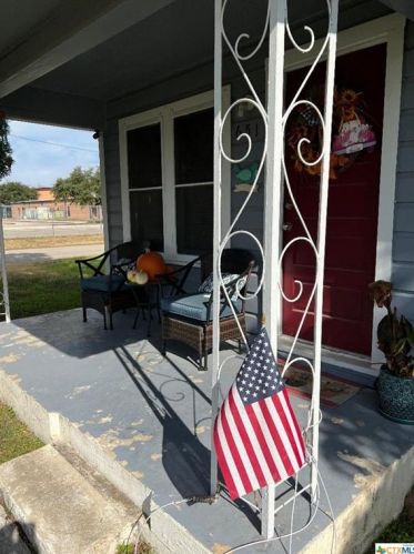 651 Dolle Ave, Seguin, TX 78155-4316
