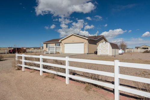 443 Fredonia Dr, Pueblo CO  81007-1302 exterior
