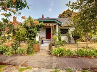215 Morgan St, Portland, OR 97211-2931