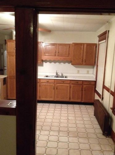 84 Shelley St, Waterbury, CT 06705-1129