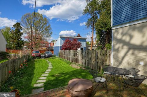 433 Walnut St, Lancaster PA  17603-3362 exterior