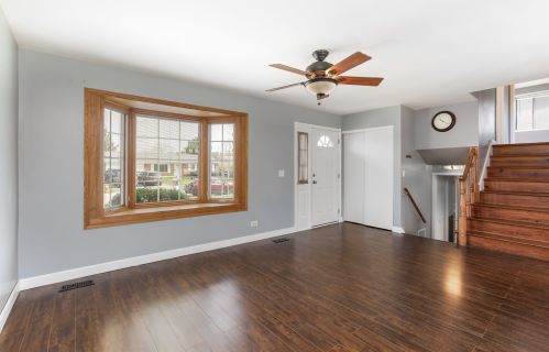 1615 Spinnaker Ln, Hanover Park, IL 60133-6240