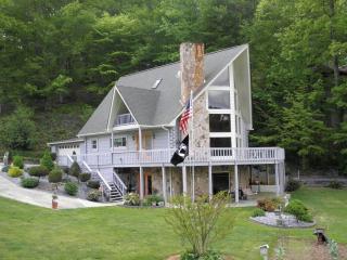 1925 Lake Acres Dr, Hickory, NC 28601-7145