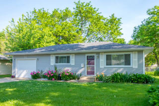 209 Sweetbriar St, Little Rock, IL 60545-1035