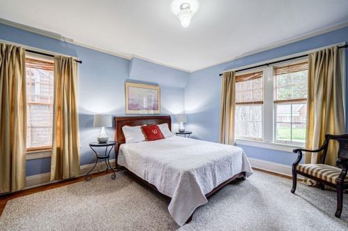 689 Cumberland Cir, Atlanta GA  30306-3256 exterior