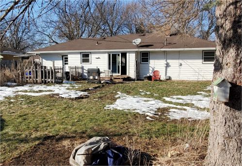 3817 Tennessee Dr, Rockford, IL 61108-6121
