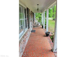 104 Cove Dr, Seaford, VA 23696-2526