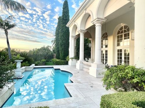 1 Charlotte, Irvine CA  92603-3448 exterior