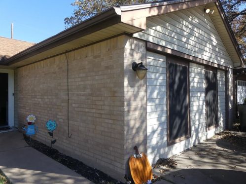 2811 Forestwood Dr, Bryan TX  77801-1602 exterior
