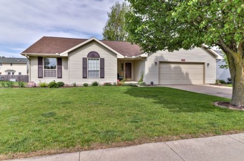 411 Laurel Dr, Saint Joseph, IL 61873-9420