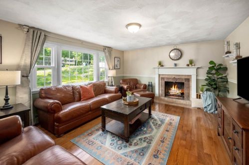 3 Mckinley Ave, Londonderry, NH 03053-7421