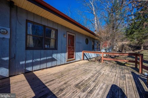 267 Long Leaf Ln, Harpers Ferry, WV 25425-6118