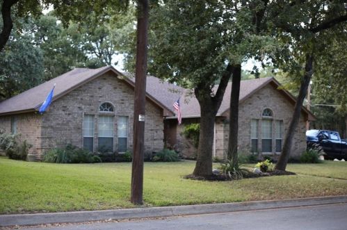 765 Oak Park Dr, Azle, TX 76020-4820
