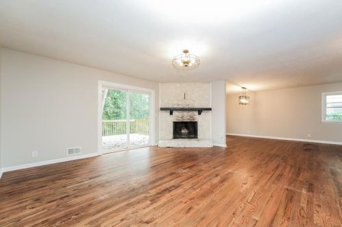 510 Waterview Ln, Stone Mountain, GA 30088-1313