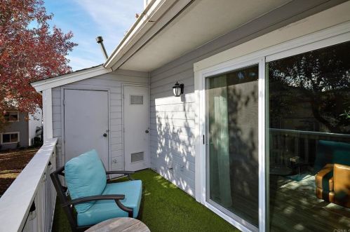 132 Mangano Cir, Encinitas CA  92024-2737 exterior