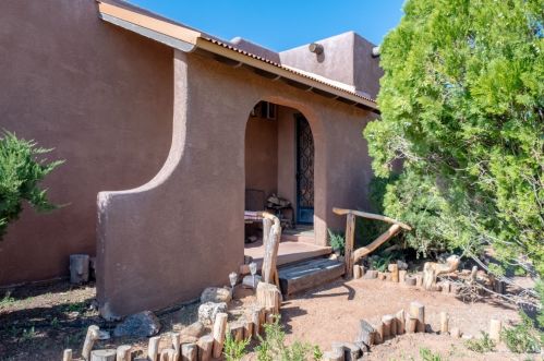 382 Kanab Creek Dr, Kanab, UT 84741-6095